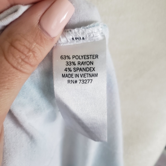 Bundle of 4 Cute Shirts - Picture 12 of 12